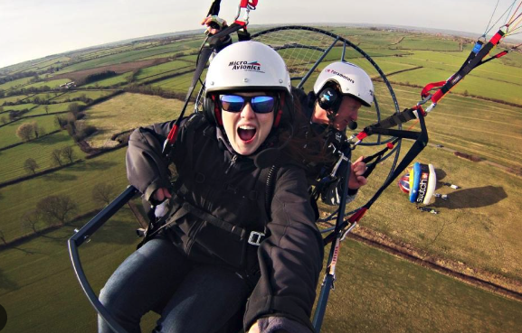 Полёт с инструктором на параплане в Саратове. Ultra Подарки. Полёт с инструктором на параплане в Саратове. Попробуйте полёт на двухместном параплане над столицей. Сервис: UltraPodarki.ru 8 800 505 95 30. Полёт на параплане, полёт на параплане Саратов, полёт с инструктором на параплане Саратов, полёт с инструктором на параплане, параплан Саратов, параплан, парапланеризм Саратов, купить параплан Саратов