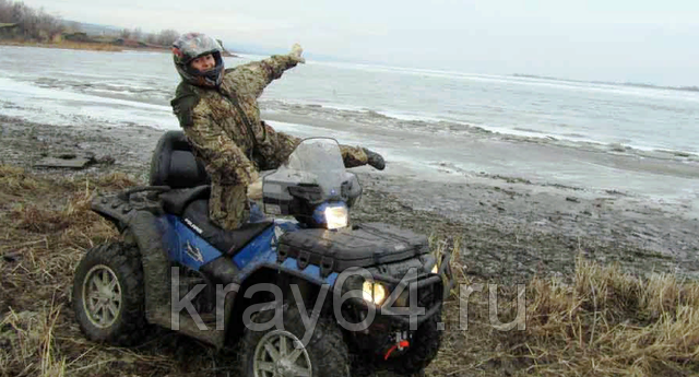 Прокат квадроциклов летом в Саратове. Сервис Ultra Подарки. Подарочный сертификат на прокат квадроциклов летом и зимой в Саратове. Закажите катание на квадроциклах недорого и наслаждайтесь активным отдыхом с друзьями. Выбирайте живописные маршруты для езды на квадроциклах. Сервис UltraPodarki.ru 8800-505-9530. Катание на квадроциклах, Прокат квадроциклов, езда на квадроцикле, прокат квадроциклов Саратов, катание на квадроциклах Саратов, Катание на квадроциклах летом, Катание на квадроциклах зимой, Сертификат на катание на квадроциклах
