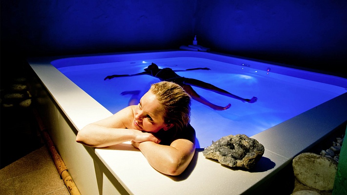 СПА процедура Флоатинг в Саратове. Ultra Подарки. Флоатинг в Саратове. Испытайте настоящее расслабление от СПА процедуры флоатинг в флотационной камере. Сервис: UltraPodarki.ru 8 800 505 95 30. Флоатинг Саратов, флоатинг, купить флоатинг, купить флоатинг в Саратове, СПА процедура флоатинг в Саратове, флотационная камера, флотационный резервуар, сеанс, флоатинга Саратов
