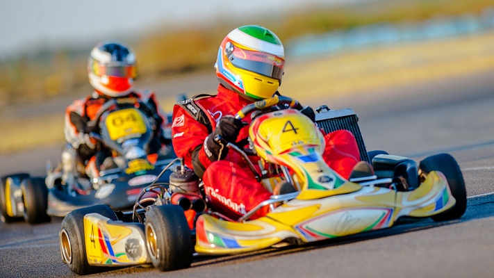 Картинг в Саратове. ULTRA ПОДАРКИ. Купить картинг в Саратове. Попробуйте участие в настоящей гонке и получите порцию незабываемых эмоций. Гонки на картах - это приятно и доступно. Сервис UltraPodarki.ru 8 800 505 95 30. Картинг Саратов, картинг, гонки на картах Саратов, гонки на картах, езда на карте Саратов, езда на карте, купить картинг Саратов, купить картинг, картинг цена Саратов, картинг цена, картинг клуб Саратов, картинг клуб, картинг центр, картинг центр Саратов