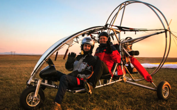 Полёт с инструктором на параплане в Саратове. Ultra Подарки. Полёт с инструктором на параплане в Саратове. Попробуйте полёт на двухместном параплане над столицей. Сервис: UltraPodarki.ru 8 800 505 95 30. Полёт на параплане, полёт на параплане Саратов, полёт с инструктором на параплане Саратов, полёт с инструктором на параплане, параплан Саратов, параплан, парапланеризм Саратов, купить параплан Саратов