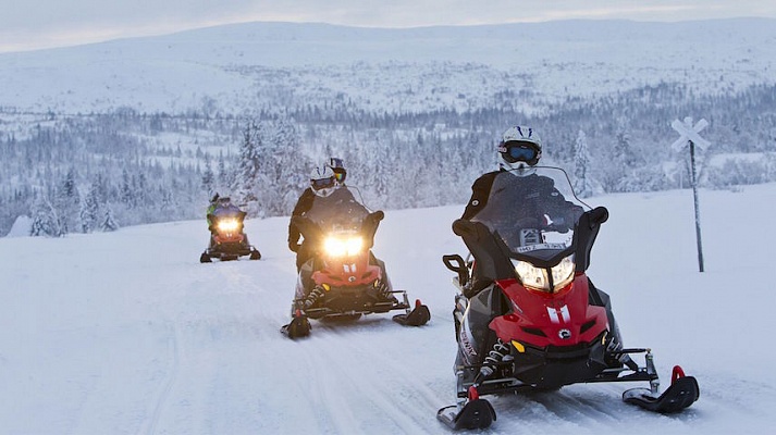 Катание на снегоходах в Саратове в подарок. Сервис Ultra Подарки
. Подарочный сертификат на катание на снегоходах в Саратове с друзьями. Закажите прокат снегоходов в подарок для мужчины по привлекательным ценам. Живописные маршруты для езды на снегоходах это отличная возможность активного отдыха. Сервис UltraPodarki.ru 8 800 505 95 30. катание на снегоходах, подарочный сертификат на катание на снегоходе, прокат снегоходов, прокат снегоходов Саратов, катание на снегоходах Саратов, езда на снегоходе