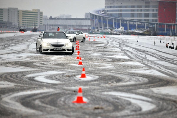 Контраварийное вождение в Саратове. Ultra Подарки. Купить уроки контраварийного вождения в Саратове. Научитесь водить машину в любых условиях! Сервис UltraPodarki.ru 8 800 505 95 30. Контраварийное вождение Саратов, контраварийное вождение, экстремальное вождение Саратов, экстремальное вождение, обучение вождению Саратов, обучение вождению, вождение Саратов, вождение,  курс вождения Саратов, курс вождения, курсы экстремальное вождения Саратов, курсы экстремального вождения, обучение в автошколе Саратов, обучение в автошколе