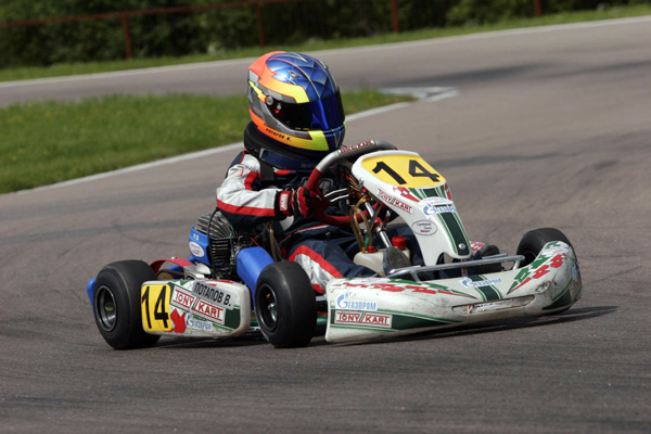 Картинг в Саратове. ULTRA ПОДАРКИ. Купить картинг в Саратове. Попробуйте участие в настоящей гонке и получите порцию незабываемых эмоций. Гонки на картах - это приятно и доступно. Сервис UltraPodarki.ru 8 800 505 95 30. Картинг Саратов, картинг, гонки на картах Саратов, гонки на картах, езда на карте Саратов, езда на карте, купить картинг Саратов, купить картинг, картинг цена Саратов, картинг цена, картинг клуб Саратов, картинг клуб, картинг центр, картинг центр Саратов