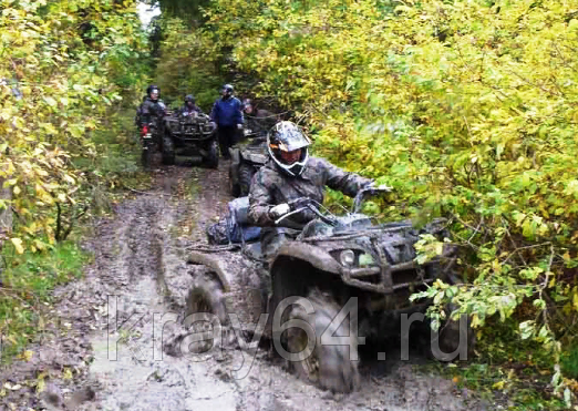 Прокат квадроциклов летом в Саратове. Сервис Ultra Подарки. Подарочный сертификат на прокат квадроциклов летом и зимой в Саратове. Закажите катание на квадроциклах недорого и наслаждайтесь активным отдыхом с друзьями. Выбирайте живописные маршруты для езды на квадроциклах. Сервис UltraPodarki.ru 8800-505-9530. Катание на квадроциклах, Прокат квадроциклов, езда на квадроцикле, прокат квадроциклов Саратов, катание на квадроциклах Саратов, Катание на квадроциклах летом, Катание на квадроциклах зимой, Сертификат на катание на квадроциклах
