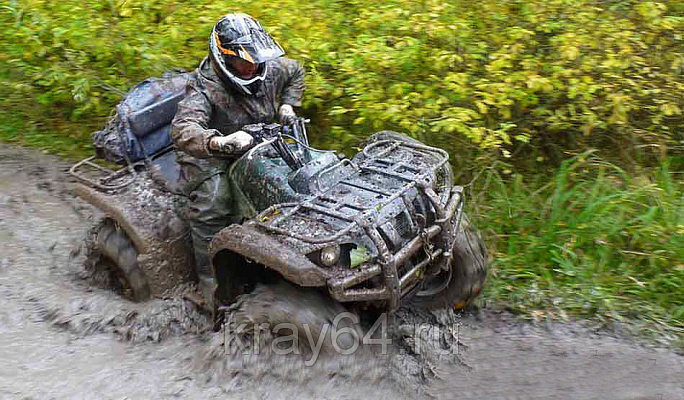 Прокат квадроциклов летом в Саратове. Сервис Ultra Подарки. Подарочный сертификат на прокат квадроциклов летом и зимой в Саратове. Закажите катание на квадроциклах недорого и наслаждайтесь активным отдыхом с друзьями. Выбирайте живописные маршруты для езды на квадроциклах. Сервис UltraPodarki.ru 8800-505-9530. Катание на квадроциклах, Прокат квадроциклов, езда на квадроцикле, прокат квадроциклов Саратов, катание на квадроциклах Саратов, Катание на квадроциклах летом, Катание на квадроциклах зимой, Сертификат на катание на квадроциклах