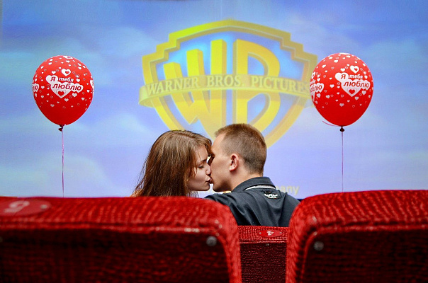 Романтическое свидание в кинотеатре в Саратове. Ultra Подарки. Купить романтическое свидание в кинотеатре в Саратове. Подарите самым близким незабываемые моменты и признайтесь в искренних чувствах. Сервис UltraPodarki.ru 8-800-505-95-30. Романтическое свидание в кинотеатре в Саратове, свидание в Саратове, свидание в кинотеатре, сертификат на свидание в кинотеатре, сертификат на свидание в Саратове, купить свидание, купить свидание Саратов, первое свидание, девушка свидание, хороший кинотеатре, романтический кинотеатре, романтический вечер, романтический ужин, романтические любимому, романтическая музыка