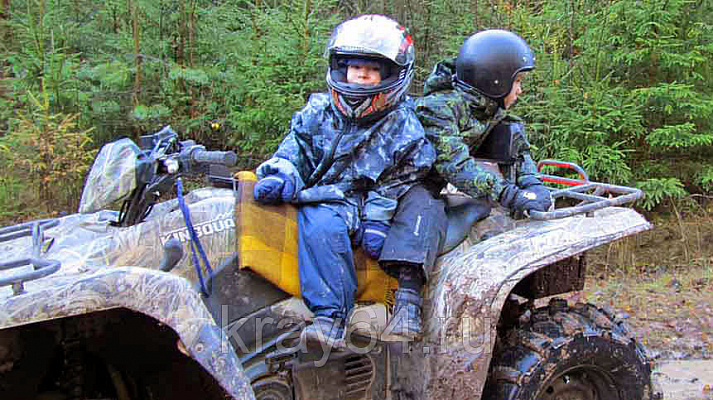 Прокат квадроциклов летом в Саратове. Сервис Ultra Подарки. Подарочный сертификат на прокат квадроциклов летом и зимой в Саратове. Закажите катание на квадроциклах недорого и наслаждайтесь активным отдыхом с друзьями. Выбирайте живописные маршруты для езды на квадроциклах. Сервис UltraPodarki.ru 8800-505-9530. Катание на квадроциклах, Прокат квадроциклов, езда на квадроцикле, прокат квадроциклов Саратов, катание на квадроциклах Саратов, Катание на квадроциклах летом, Катание на квадроциклах зимой, Сертификат на катание на квадроциклах