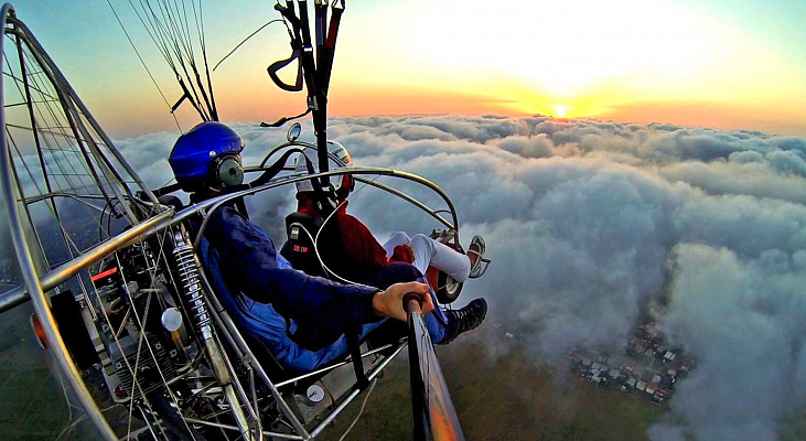 Полёт с инструктором на параплане в Саратове. Ultra Подарки. Полёт с инструктором на параплане в Саратове. Попробуйте полёт на двухместном параплане над столицей. Сервис: UltraPodarki.ru 8 800 505 95 30. Полёт на параплане, полёт на параплане Саратов, полёт с инструктором на параплане Саратов, полёт с инструктором на параплане, параплан Саратов, параплан, парапланеризм Саратов, купить параплан Саратов