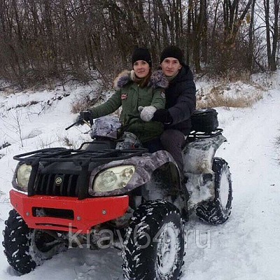 Прокат квадроциклов летом в Саратове. Сервис Ultra Подарки. Подарочный сертификат на прокат квадроциклов летом и зимой в Саратове. Закажите катание на квадроциклах недорого и наслаждайтесь активным отдыхом с друзьями. Выбирайте живописные маршруты для езды на квадроциклах. Сервис UltraPodarki.ru 8800-505-9530. Катание на квадроциклах, Прокат квадроциклов, езда на квадроцикле, прокат квадроциклов Саратов, катание на квадроциклах Саратов, Катание на квадроциклах летом, Катание на квадроциклах зимой, Сертификат на катание на квадроциклах