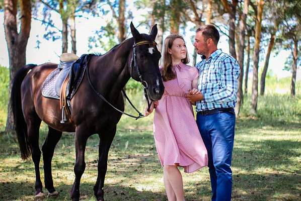 Конная прогулка для двоих в Саратове. Подарочные сертификаты Ultra Подарки. Купить оригинальный подарок или подарочный сертификат на Конная прогулка для двоих в Саратове. Сервис UltraPodarki.ru 8-800-505-9530. Катание на лошадях, Прогулка на лошади, Прогулка на лошадях для двоих, Конная прогулка для двоих, конный клуб, Конный клуб, конная прогулка, конная прогулка в Саратове
