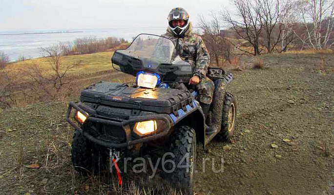 Прокат квадроциклов летом в Саратове. Сервис Ultra Подарки. Подарочный сертификат на прокат квадроциклов летом и зимой в Саратове. Закажите катание на квадроциклах недорого и наслаждайтесь активным отдыхом с друзьями. Выбирайте живописные маршруты для езды на квадроциклах. Сервис UltraPodarki.ru 8800-505-9530. Катание на квадроциклах, Прокат квадроциклов, езда на квадроцикле, прокат квадроциклов Саратов, катание на квадроциклах Саратов, Катание на квадроциклах летом, Катание на квадроциклах зимой, Сертификат на катание на квадроциклах