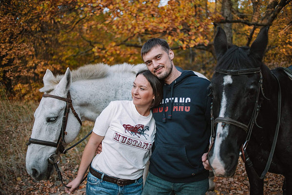 Конная прогулка для двоих в Саратове. Подарочные сертификаты Ultra Подарки. Купить оригинальный подарок или подарочный сертификат на Конная прогулка для двоих в Саратове. Сервис UltraPodarki.ru 8-800-505-9530. Катание на лошадях, Прогулка на лошади, Прогулка на лошадях для двоих, Конная прогулка для двоих, конный клуб, Конный клуб, конная прогулка, конная прогулка в Саратове