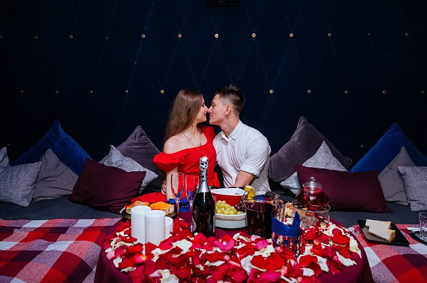 Романтическое свидание в кинотеатре в Саратове. Ultra Подарки. Купить романтическое свидание в кинотеатре в Саратове. Подарите самым близким незабываемые моменты и признайтесь в искренних чувствах. Сервис UltraPodarki.ru 8-800-505-95-30. Романтическое свидание в кинотеатре в Саратове, свидание в Саратове, свидание в кинотеатре, сертификат на свидание в кинотеатре, сертификат на свидание в Саратове, купить свидание, купить свидание Саратов, первое свидание, девушка свидание, хороший кинотеатре, романтический кинотеатре, романтический вечер, романтический ужин, романтические любимому, романтическая музыка