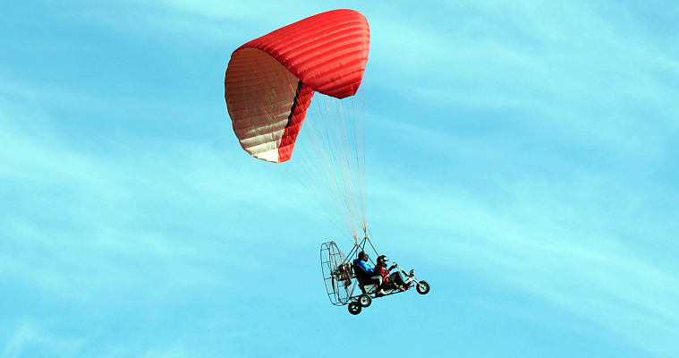 Полёт с инструктором на параплане в Саратове. Ultra Подарки. Полёт с инструктором на параплане в Саратове. Попробуйте полёт на двухместном параплане над столицей. Сервис: UltraPodarki.ru 8 800 505 95 30. Полёт на параплане, полёт на параплане Саратов, полёт с инструктором на параплане Саратов, полёт с инструктором на параплане, параплан Саратов, параплан, парапланеризм Саратов, купить параплан Саратов