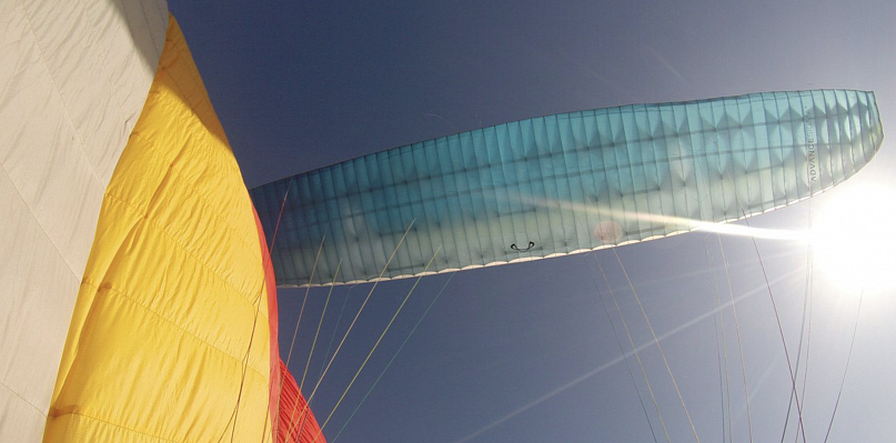 Полёт с инструктором на параплане в Саратове. Ultra Подарки. Полёт с инструктором на параплане в Саратове. Попробуйте полёт на двухместном параплане над столицей. Сервис: UltraPodarki.ru 8 800 505 95 30. Полёт на параплане, полёт на параплане Саратов, полёт с инструктором на параплане Саратов, полёт с инструктором на параплане, параплан Саратов, параплан, парапланеризм Саратов, купить параплан Саратов