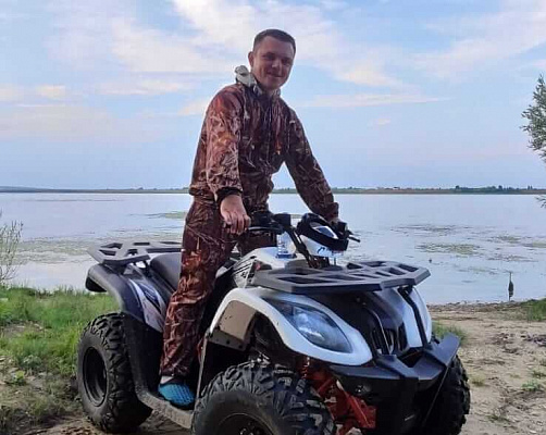 Катание на квадроциклах в Саратове. Подарочные сертификаты Ultra Подарки. Подарочный сертификат на катание на квадроциклах в Саратове. Закажите прокат квадроциклов и наслаждайтесь активным отдыхом с друзьями. Выбирайте живописные маршруты для езды на квадроциклах. Сервис UltraPodarki.ru 8 800 505 95 30. Катание на квадроциклах, катание на квадроциклах Саратов, прокат квадроциклов, прокат квадроциклов Саратов, езда на квадроцикле, езда на квадроцикле Саратов, катание на квадроциклах зимой, Катание на квадроциклах летом, сертификат на катание на квадроциклах, сертификат квадроциклы, сертификат квадроциклы Саратов
