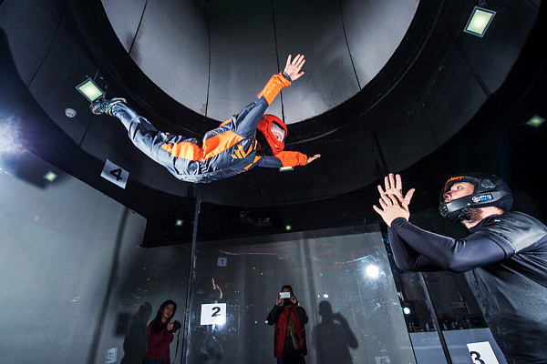 Полёт в аэротрубе  в Саратове. Ultra Подарки. Полёт в аэротрубе  в Саратове. Попробуйте полёт в аэротрубе . Сервис: UltraPodarki.ru 8 800 505 95 30. Полёт в аэротрубе , аэротруба Саратов, полёт Саратов