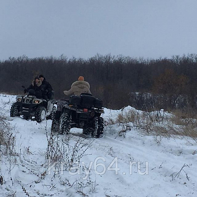 Прокат квадроциклов летом в Саратове. Сервис Ultra Подарки. Подарочный сертификат на прокат квадроциклов летом и зимой в Саратове. Закажите катание на квадроциклах недорого и наслаждайтесь активным отдыхом с друзьями. Выбирайте живописные маршруты для езды на квадроциклах. Сервис UltraPodarki.ru 8800-505-9530. Катание на квадроциклах, Прокат квадроциклов, езда на квадроцикле, прокат квадроциклов Саратов, катание на квадроциклах Саратов, Катание на квадроциклах летом, Катание на квадроциклах зимой, Сертификат на катание на квадроциклах