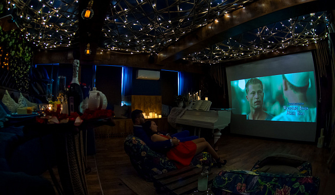 Романтическое свидание в кинотеатре в Саратове. Ultra Подарки. Купить романтическое свидание в кинотеатре в Саратове. Подарите самым близким незабываемые моменты и признайтесь в искренних чувствах. Сервис UltraPodarki.ru 8-800-505-95-30. Романтическое свидание в кинотеатре в Саратове, свидание в Саратове, свидание в кинотеатре, сертификат на свидание в кинотеатре, сертификат на свидание в Саратове, купить свидание, купить свидание Саратов, первое свидание, девушка свидание, хороший кинотеатре, романтический кинотеатре, романтический вечер, романтический ужин, романтические любимому, романтическая музыка