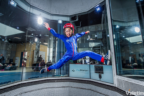 Полёт в аэротрубе  в Саратове. Ultra Подарки. Полёт в аэротрубе  в Саратове. Попробуйте полёт в аэротрубе . Сервис: UltraPodarki.ru 8 800 505 95 30. Полёт в аэротрубе , аэротруба Саратов, полёт Саратов